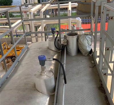 Radarowy przetwornik poziomu z falą kierowaną: analiza warunków wymaganych do...